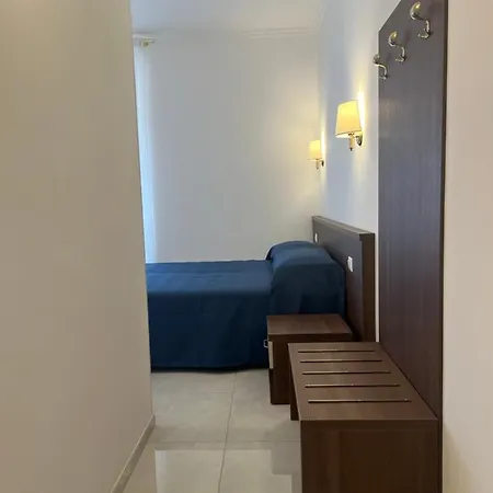 Giovanni 4* Рим